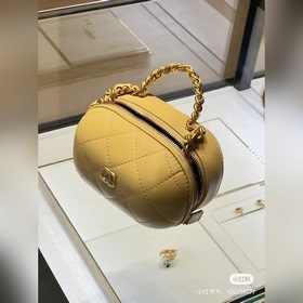 CHANEL косметичка Сумка через плечо Мне очень нравится эта малень