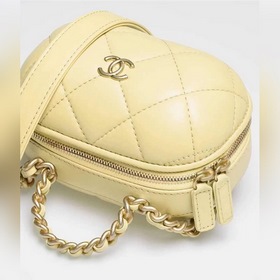 CHANEL косметичка Сумка через плечо Мне очень нравится эта малень