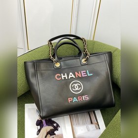 CHANEL Тот-баг из гладкой телячьей кожи, черный    Осенне-зимн
