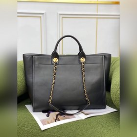 CHANEL Тот-баг из гладкой телячьей кожи, черный    Осенне-зимн