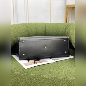 CHANEL Тот-баг из гладкой телячьей кожи, черный    Осенне-зимн