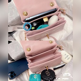 CHANEL Розовая сумка через плечо с цепочкой