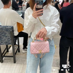 CHANEL Розовая сумка через плечо с цепочкой