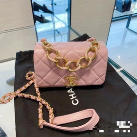 CHANEL Розовая сумка через плечо с цепочкой