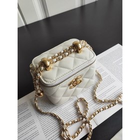 CHANEL Золотая сумка-коробка через плечо В этом сезоне каждая мод