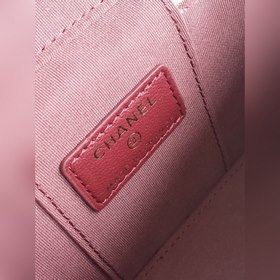 CHANEL Золотая сумка-коробка через плечо В этом сезоне каждая мод