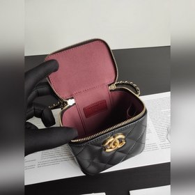 CHANEL Золотая сумка-коробка через плечо В этом сезоне каждая мод