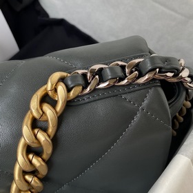 Chanel Осень-Зима 19Bag сочетает в себе все классические черты су
