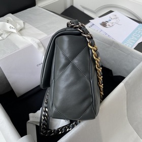 Chanel Осень-Зима 19Bag сочетает в себе все классические черты су