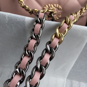 Chanel Осень-Зима 19Bag сочетает в себе все классические черты су