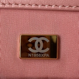 Chanel Осень-Зима 19Bag сочетает в себе все классические черты су