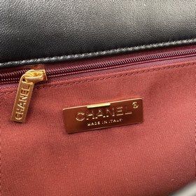 Chanel Осень-Зима 19Bag сочетает в себе все классические черты су