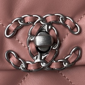 Chanel осень-зима 19. Сумка, сочетающая в себе все классические ч