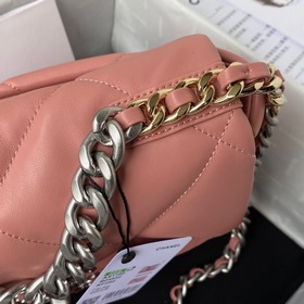 Chanel осень-зима 19. Сумка, сочетающая в себе все классические ч