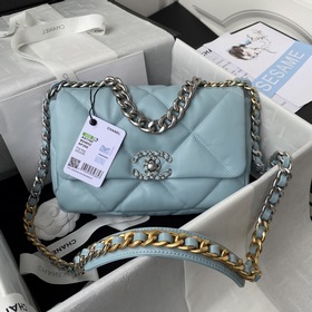 Chanel осень-зима 19. Сумка, сочетающая в себе все классические ч