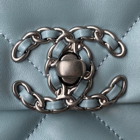 Chanel осень-зима 19. Сумка, сочетающая в себе все классические ч
