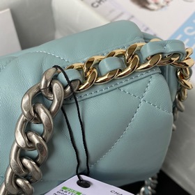 Chanel осень-зима 19. Сумка, сочетающая в себе все классические ч