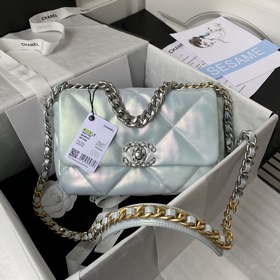 Chanel осень-зима 19. Сумка, сочетающая в себе все классические ч
