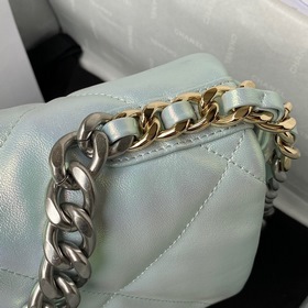 Chanel осень-зима 19. Сумка, сочетающая в себе все классические ч