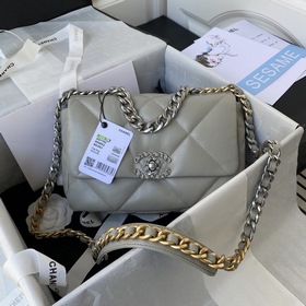 Chanel осень-зима 19. Сумка, сочетающая в себе все классические ч