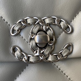 Chanel осень-зима 19. Сумка, сочетающая в себе все классические ч