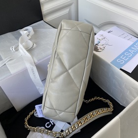 Chanel осень-зима 19. Сумка, сочетающая в себе все классические ч