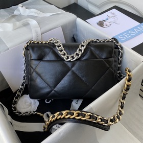 Chanel осень-зима 19. Сумка, сочетающая в себе все классические ч