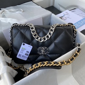 Chanel осень-зима 19. Сумка, сочетающая в себе все классические ч
