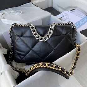 Chanel осень-зима 19. Сумка, сочетающая в себе все классические ч