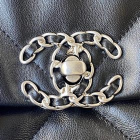 Chanel осень-зима 19. Сумка, сочетающая в себе все классические ч