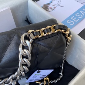 Chanel осень-зима 19. Сумка, сочетающая в себе все классические ч