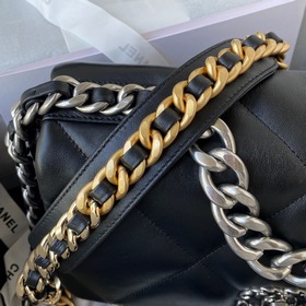 Chanel осень-зима 19. Сумка, сочетающая в себе все классические ч