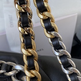 Chanel осень-зима 19. Сумка, сочетающая в себе все классические ч