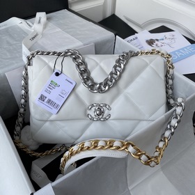 Chanel осень-зима 19. Сумка, сочетающая в себе все классические ч