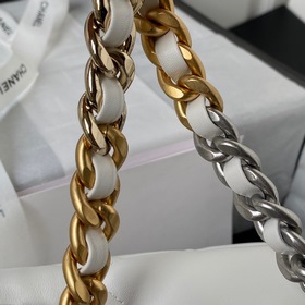 Chanel осень-зима 19. Сумка, сочетающая в себе все классические ч