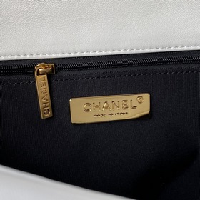 Chanel осень-зима 19. Сумка, сочетающая в себе все классические ч