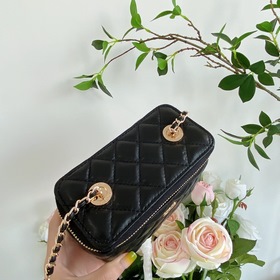 Chanel, модель 9056, мини-сумочка с жемчужной цепочкой Увидев эту