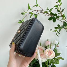 Chanel, модель 9056, мини-сумочка с жемчужной цепочкой Увидев эту