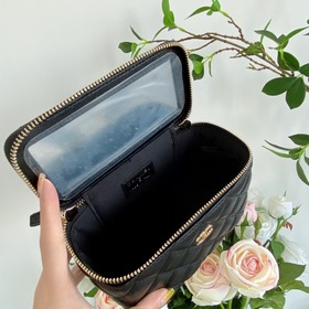 Chanel, модель 9056, мини-сумочка с жемчужной цепочкой Увидев эту