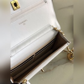 Chanel маленькая золотая сумка с цепочкой, модель AP1450 Действит