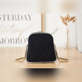 Сумка для теннисных ракеток Chanel, модель AS3150 Кожа с тканью, 