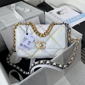 Chanel 19Bag – разноцветная градиентная сумка-подушка, сочетающая