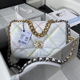 Chanel 19Bag – разноцветная градиентная сумка-подушка, сочетающая