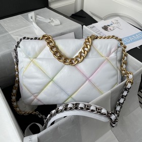 Chanel 19Bag – разноцветная градиентная сумка-подушка, сочетающая