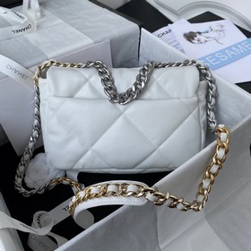 Chanel осень-зима 19： сумка, сочетающая в себе все классические ч