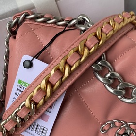Chanel осень-зима 19： сумка, сочетающая в себе все классические ч