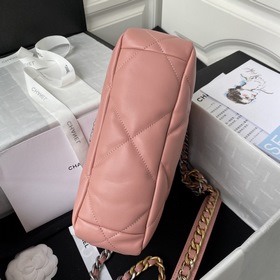 Chanel осень-зима 19： сумка, сочетающая в себе все классические ч