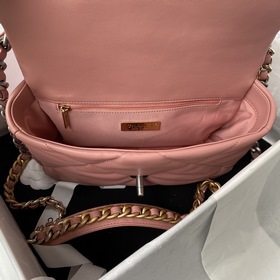 Chanel осень-зима 19： сумка, сочетающая в себе все классические ч