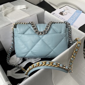Chanel осень-зима 19： сумка, сочетающая в себе все классические ч