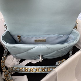 Chanel осень-зима 19： сумка, сочетающая в себе все классические ч